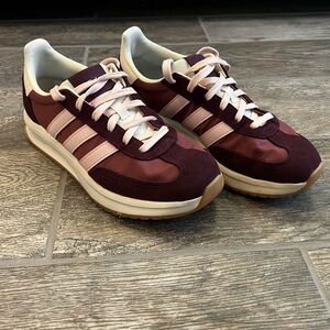 Adidas Run 72 sneaker maroon burgundy pink women’s 7.5 Excellent Condition!